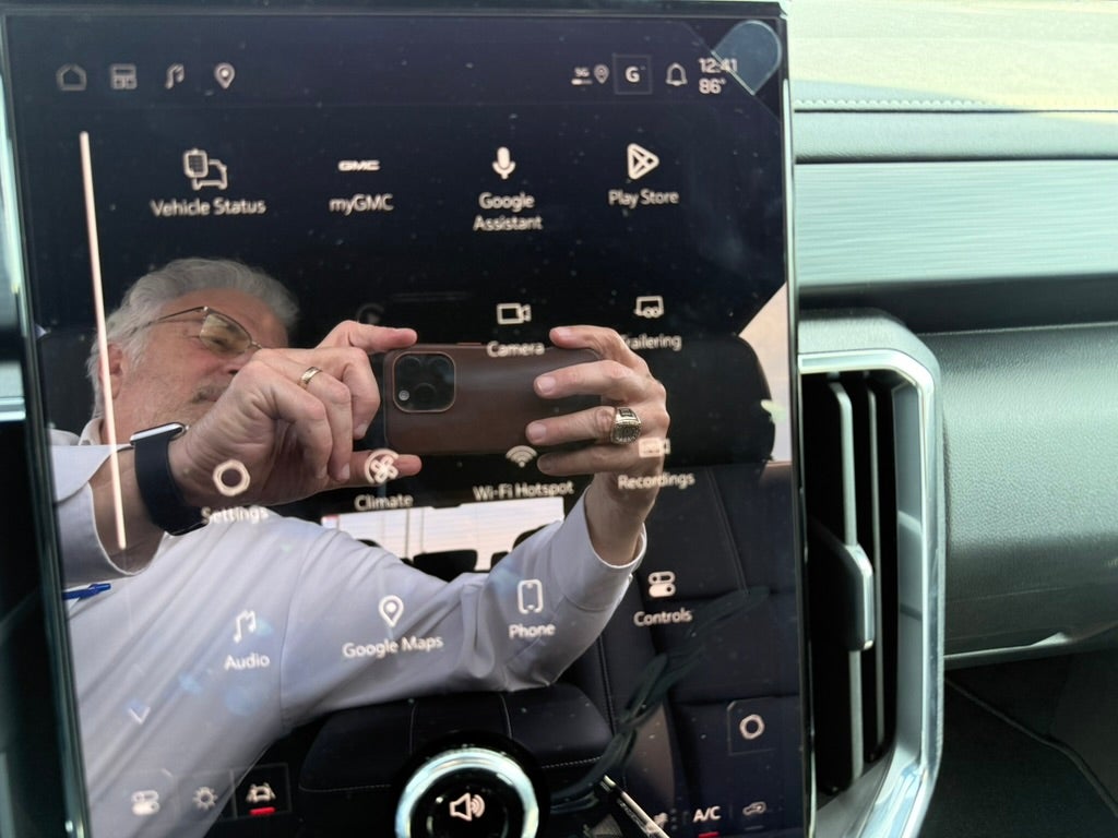 2027 GMC Acadia Elevation