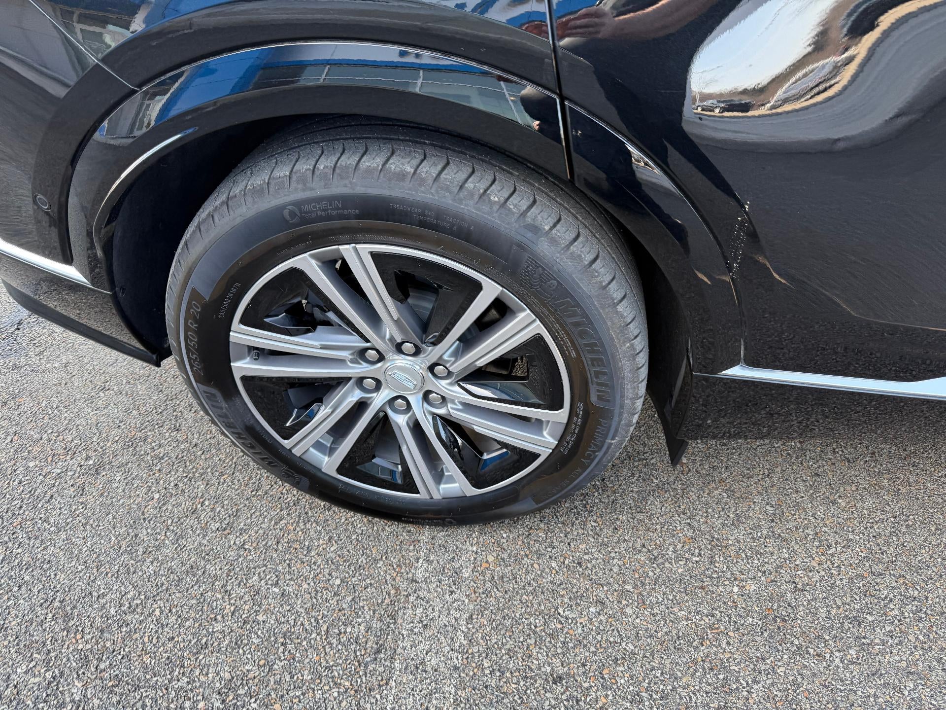 2024 Cadillac LYRIQ Luxury 2