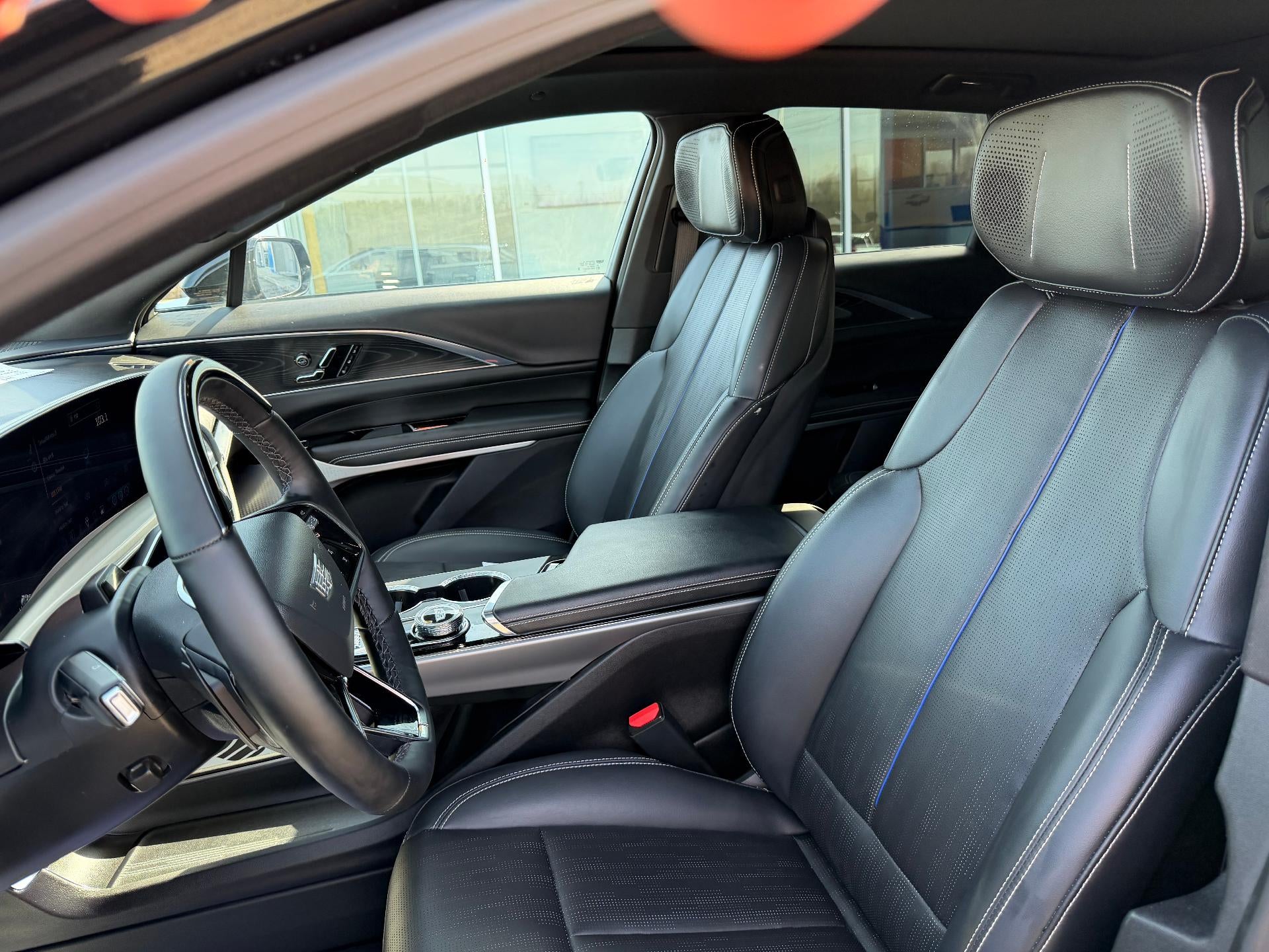 2024 Cadillac LYRIQ Luxury 2