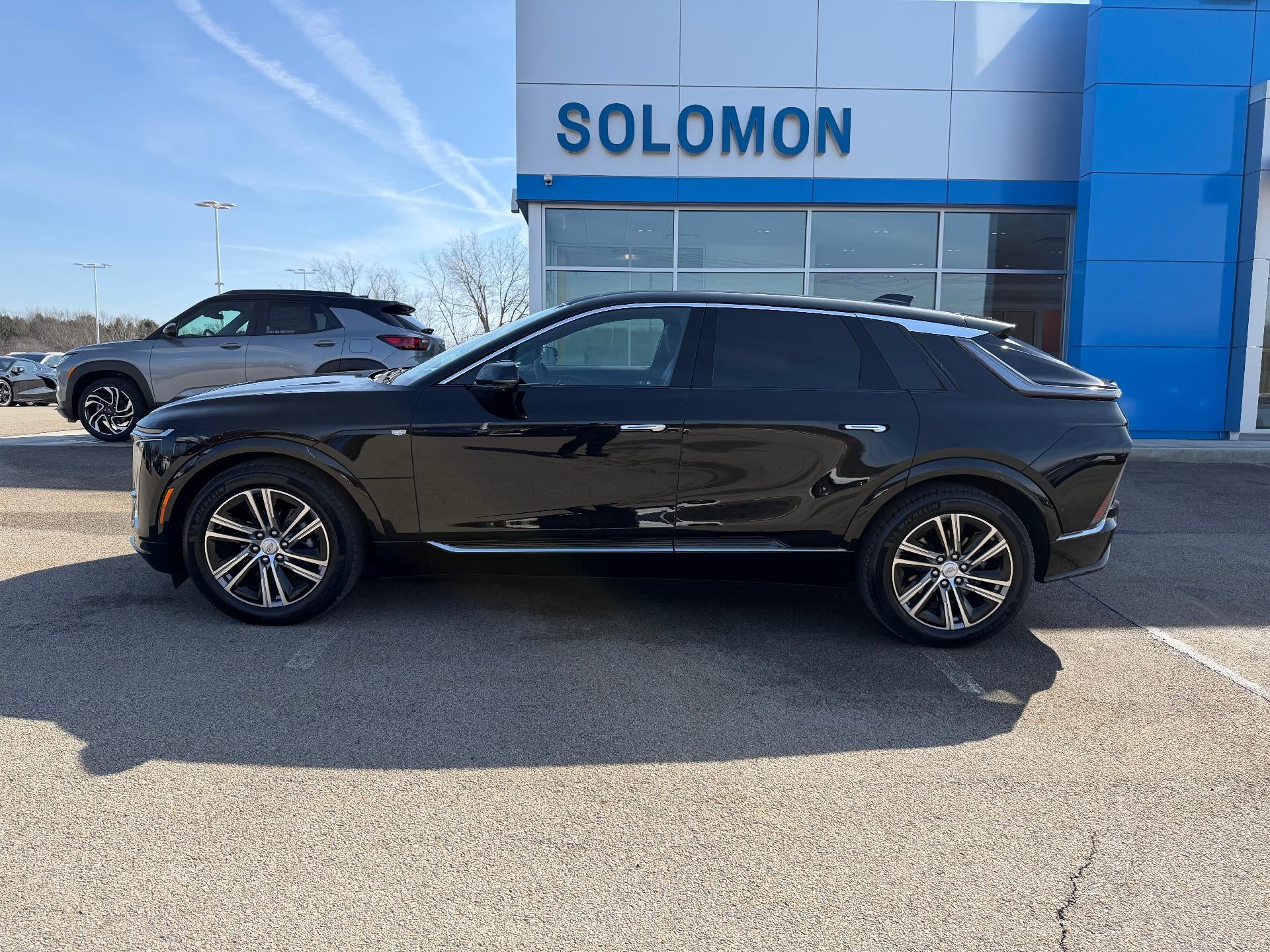 2024 Cadillac LYRIQ Luxury 2