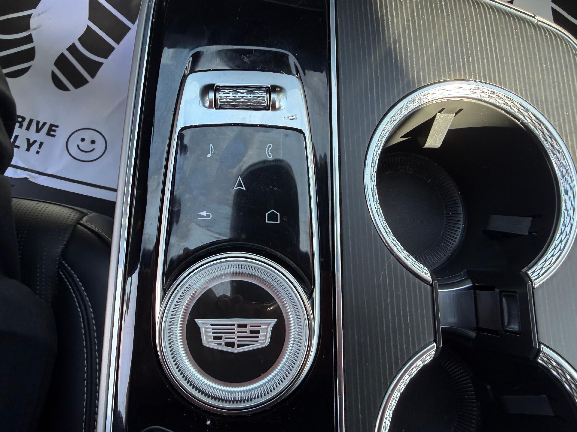 2024 Cadillac LYRIQ Luxury 2