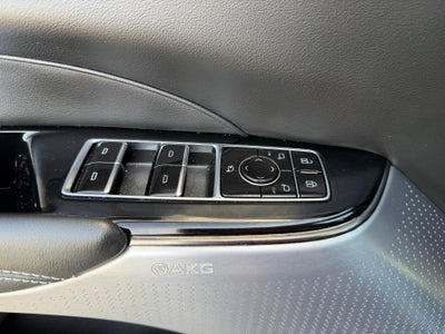 2024 Cadillac LYRIQ Luxury 2