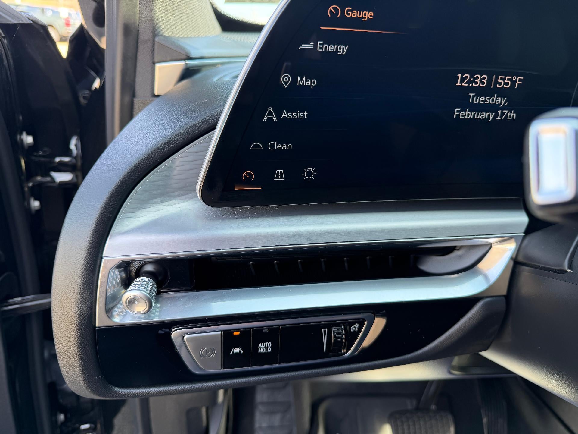 2024 Cadillac LYRIQ Luxury 2