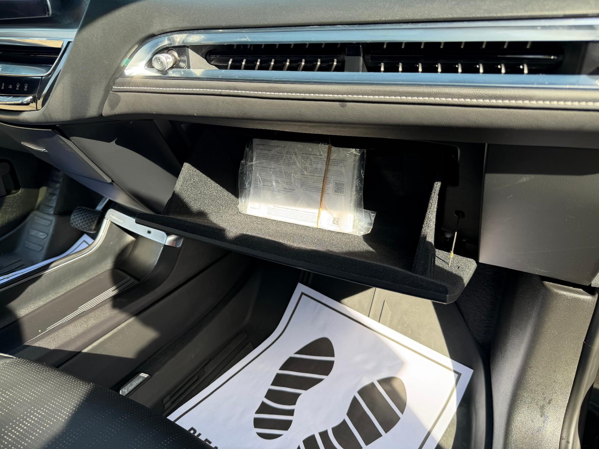 2024 Cadillac LYRIQ Luxury 2