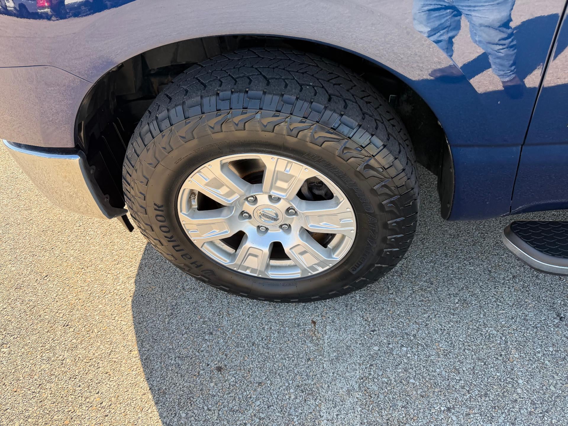 2019 Nissan TITAN SV