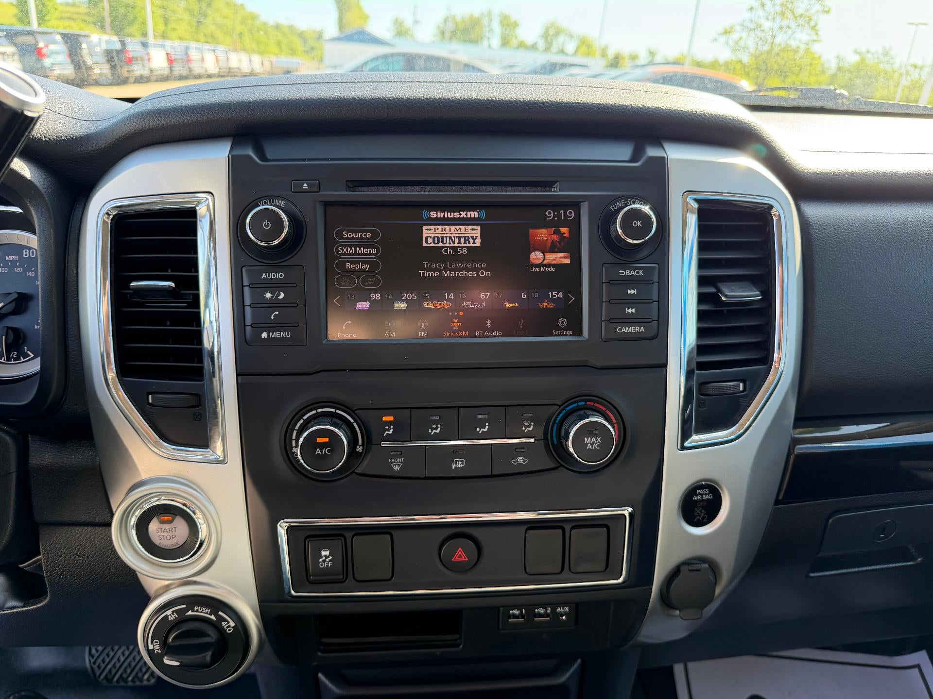 2019 Nissan TITAN SV
