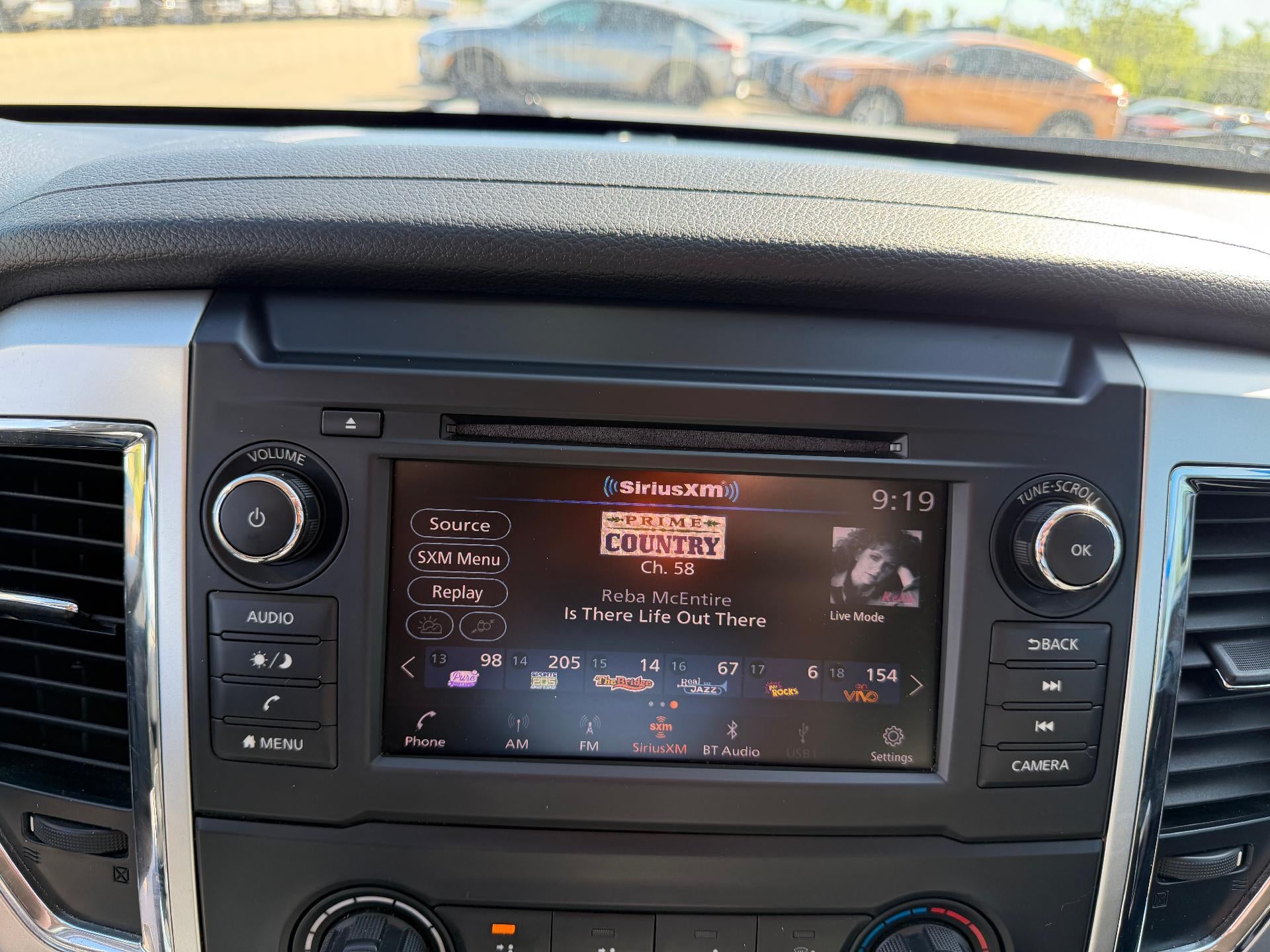2019 Nissan TITAN SV
