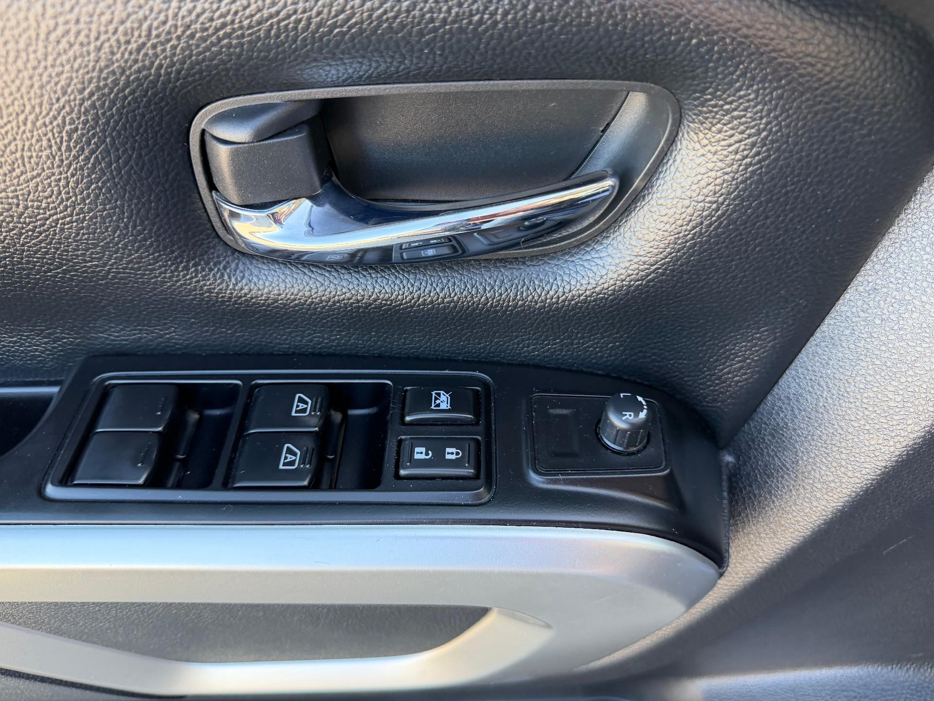 2019 Nissan TITAN SV