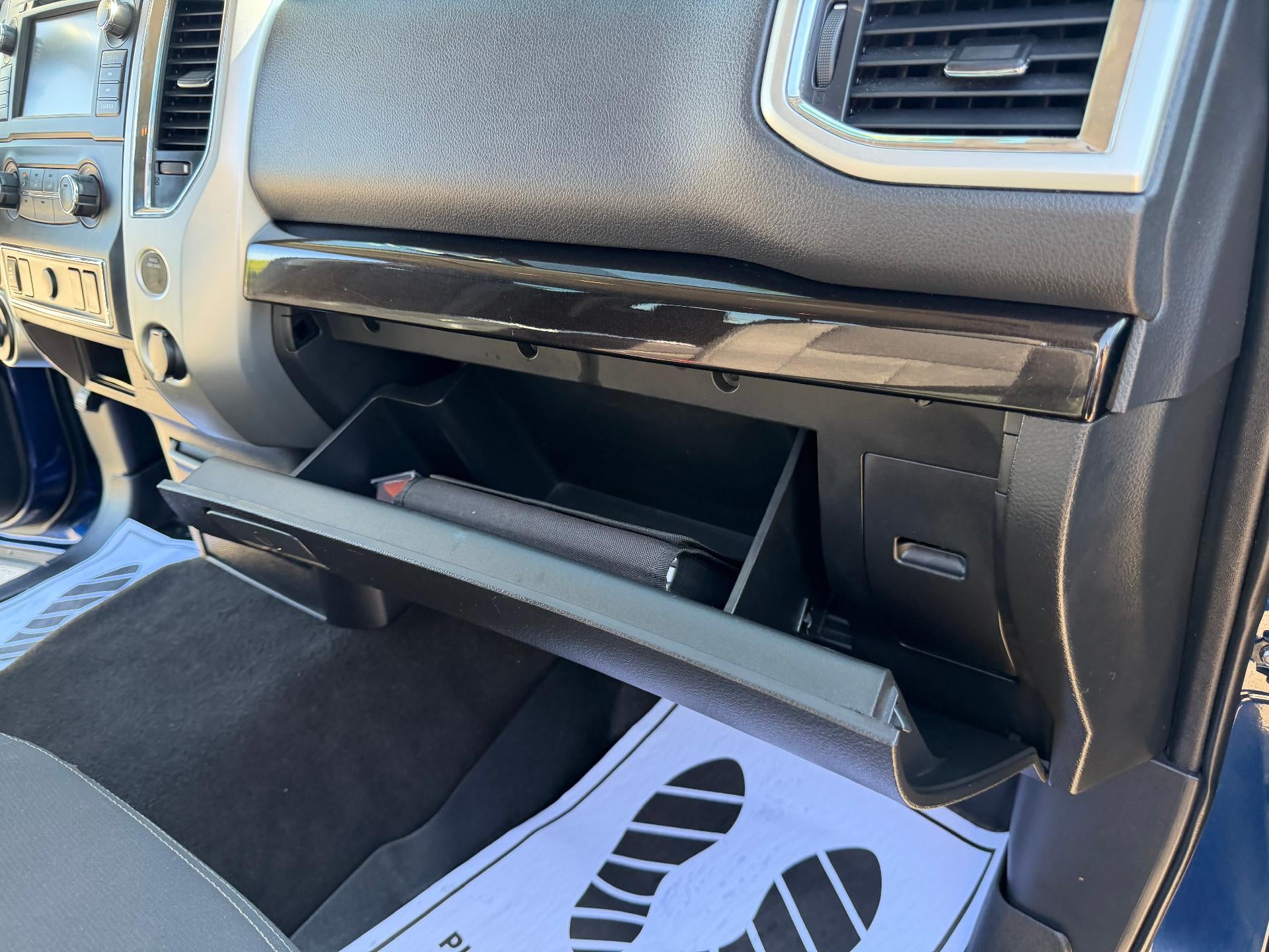 2019 Nissan TITAN SV