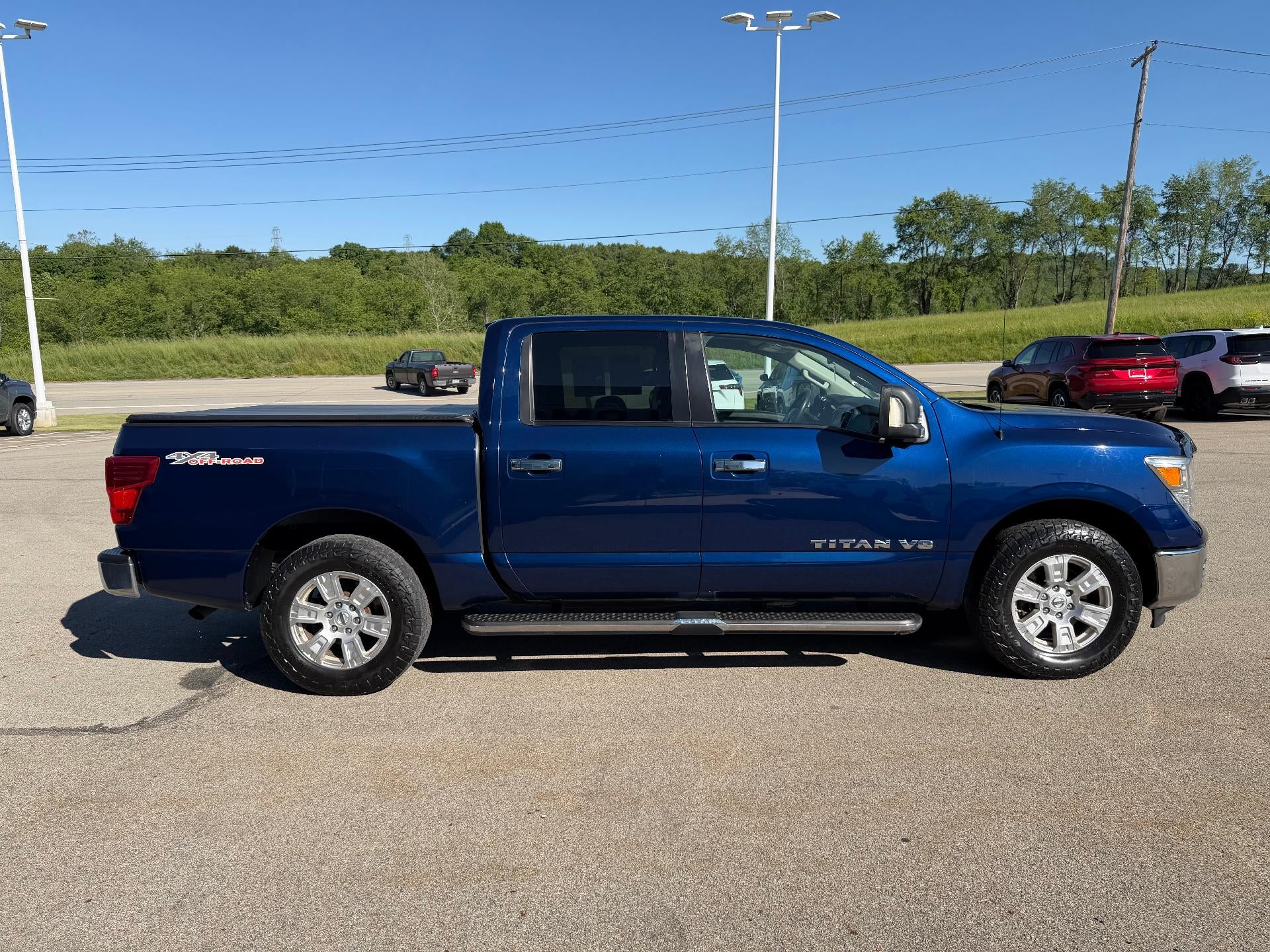 2019 Nissan TITAN SV
