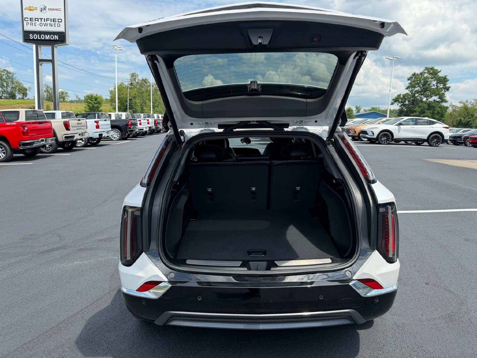 2025 Cadillac OPTIQ Luxury 1