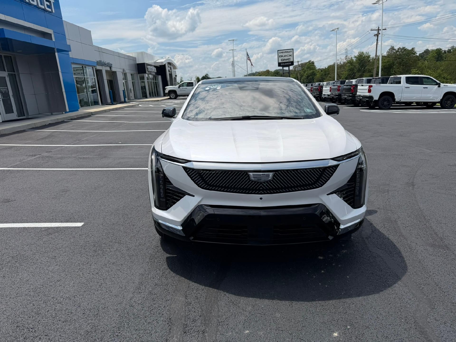 2025 Cadillac OPTIQ Luxury 1
