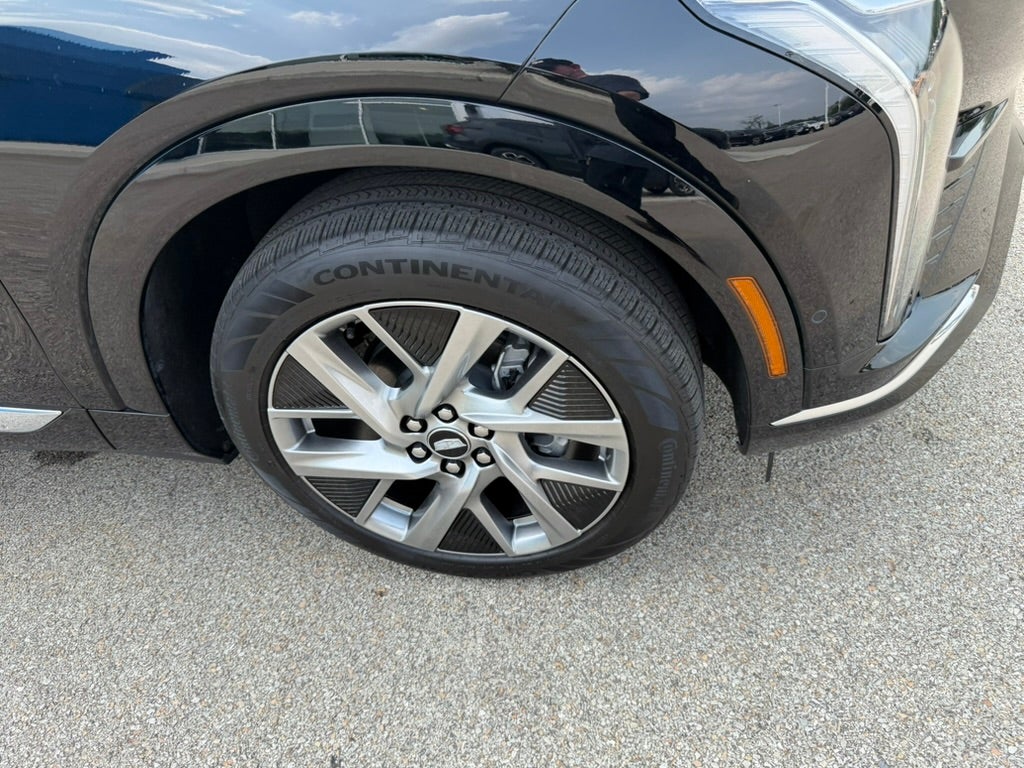 2025 Cadillac OPTIQ Luxury 2