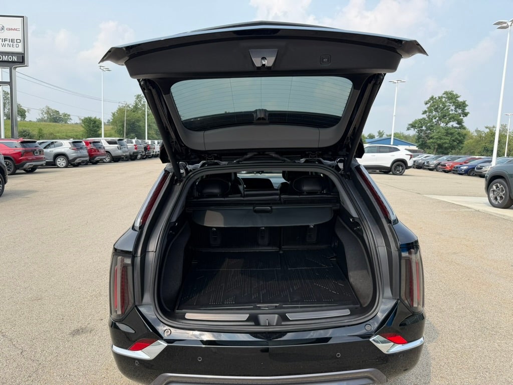 2025 Cadillac OPTIQ Luxury 2