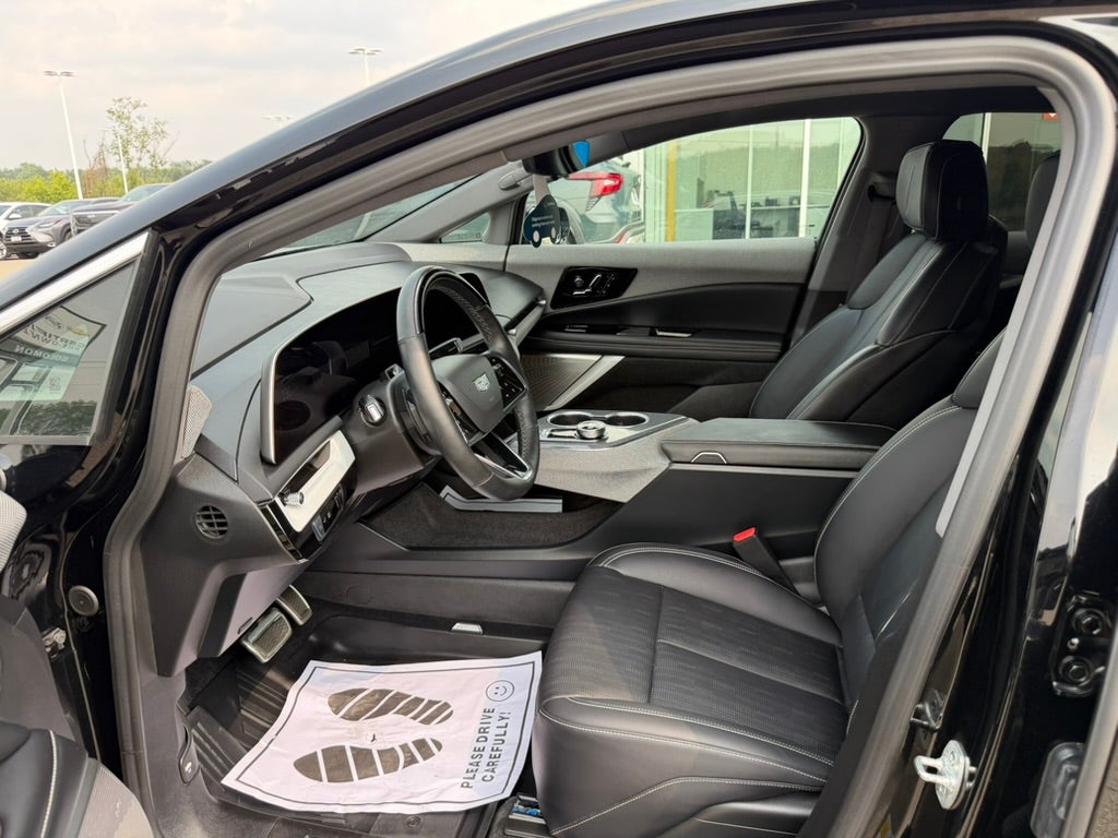 2025 Cadillac OPTIQ Luxury 2