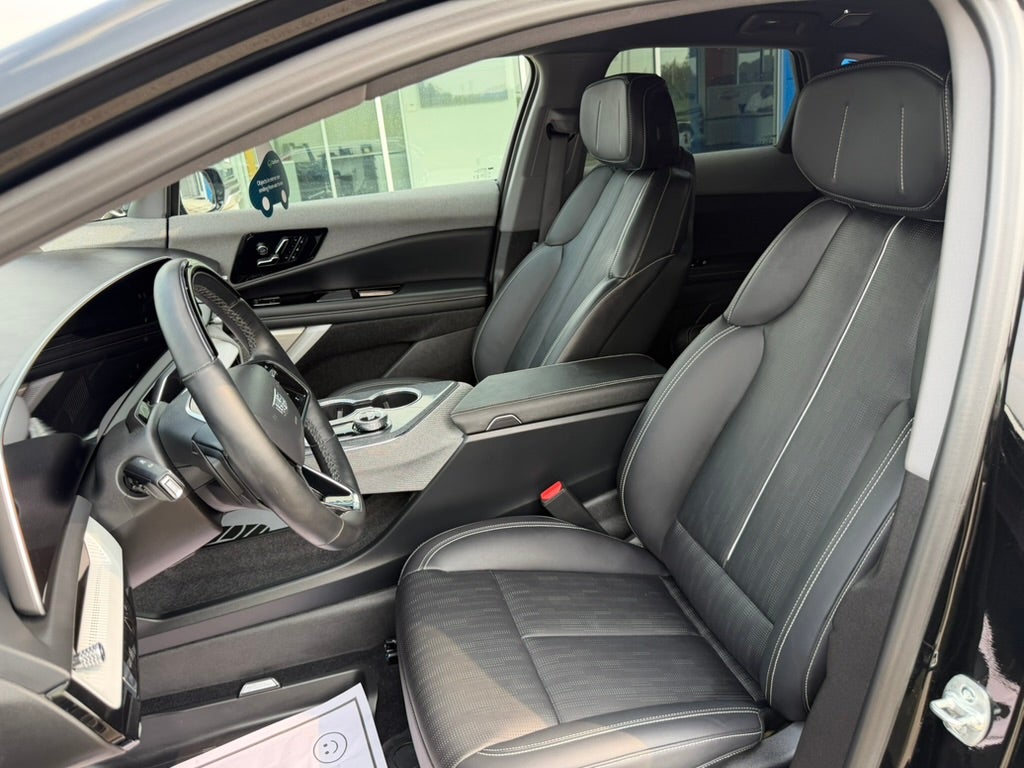 2025 Cadillac OPTIQ Luxury 2