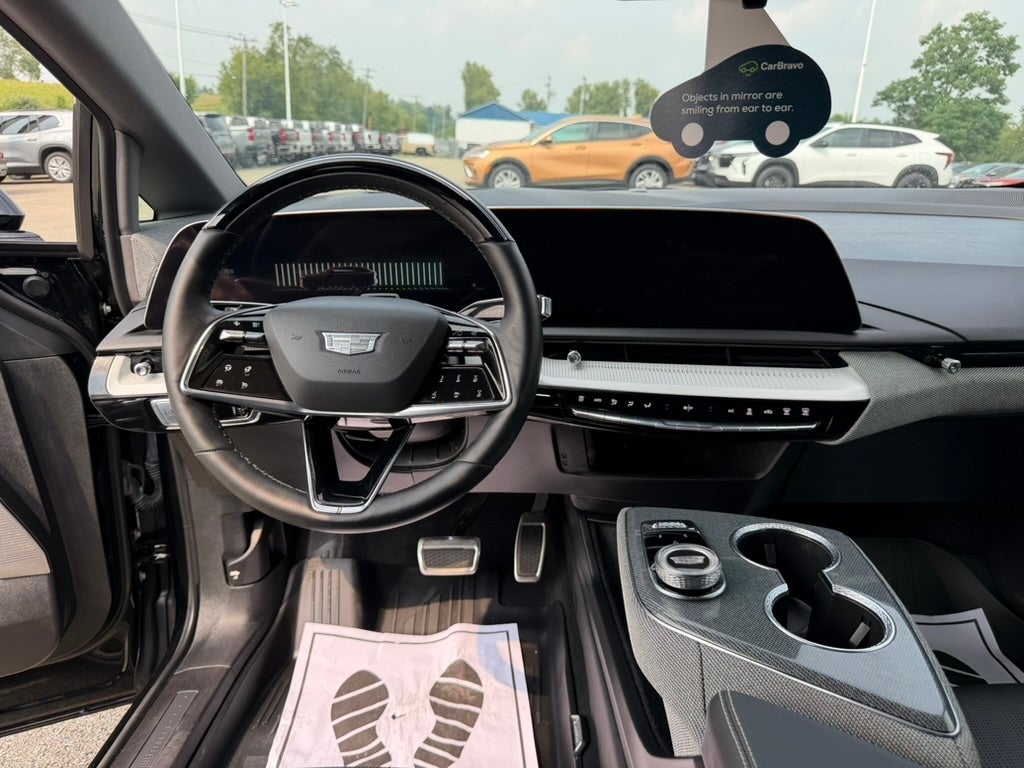 2025 Cadillac OPTIQ Luxury 2