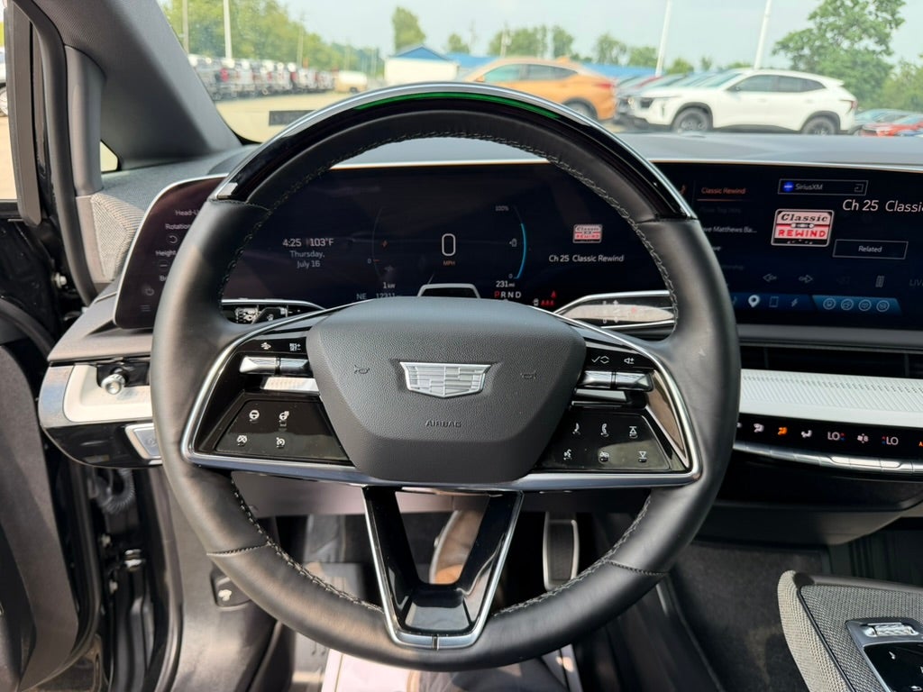 2025 Cadillac OPTIQ Luxury 2
