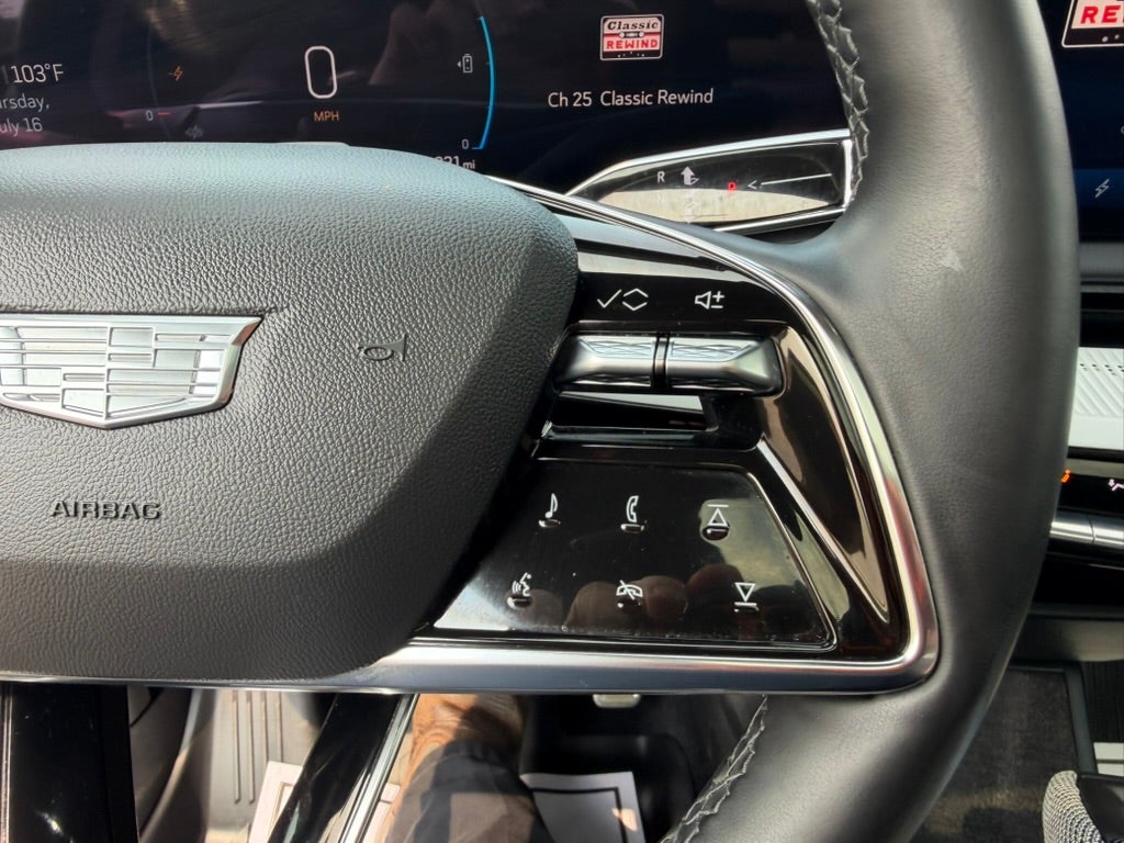 2025 Cadillac OPTIQ Luxury 2