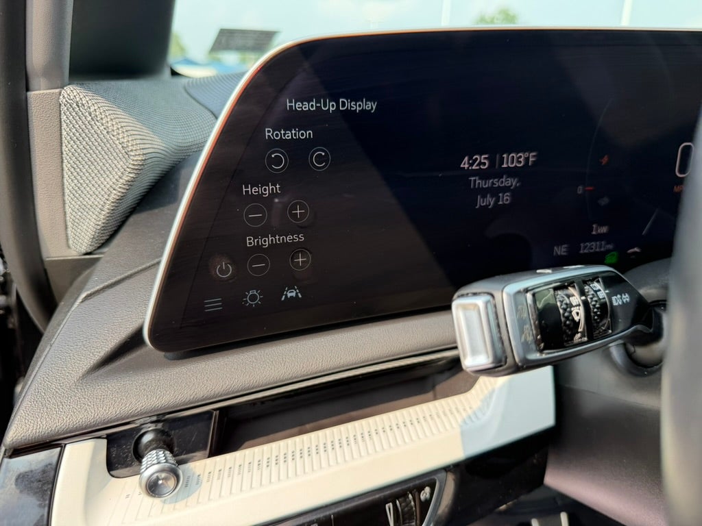 2025 Cadillac OPTIQ Luxury 2