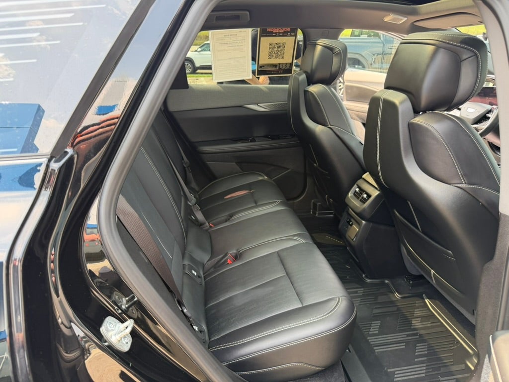 2025 Cadillac OPTIQ Luxury 2