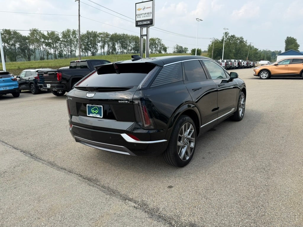 2025 Cadillac OPTIQ Luxury 2