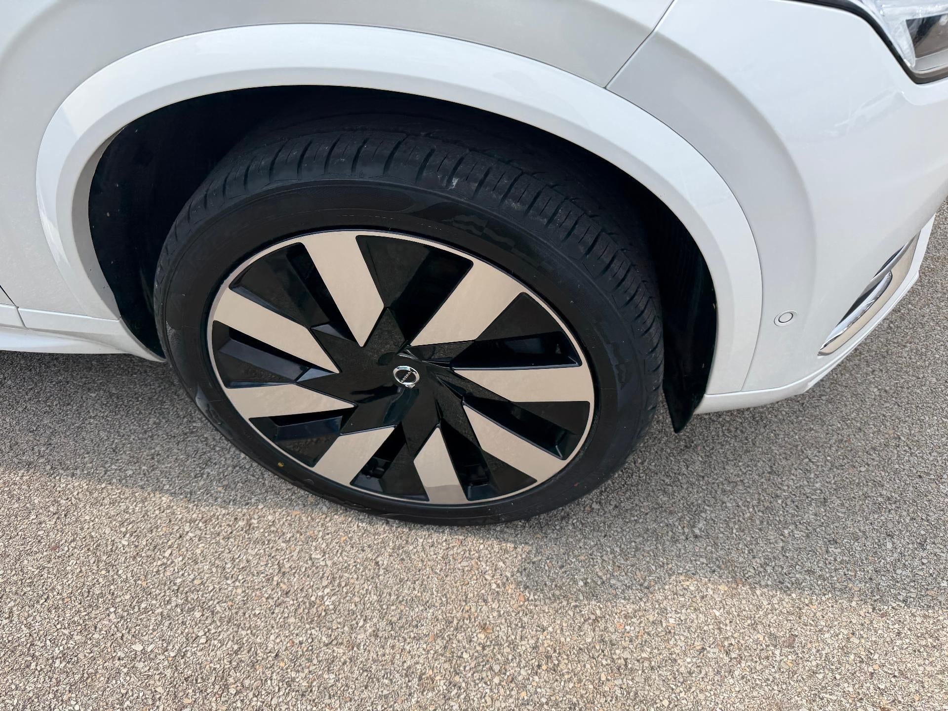 2023 Volvo XC90 Recharge Plug-In Hybrid T8 Ultimate Bright Theme 7-Seater
