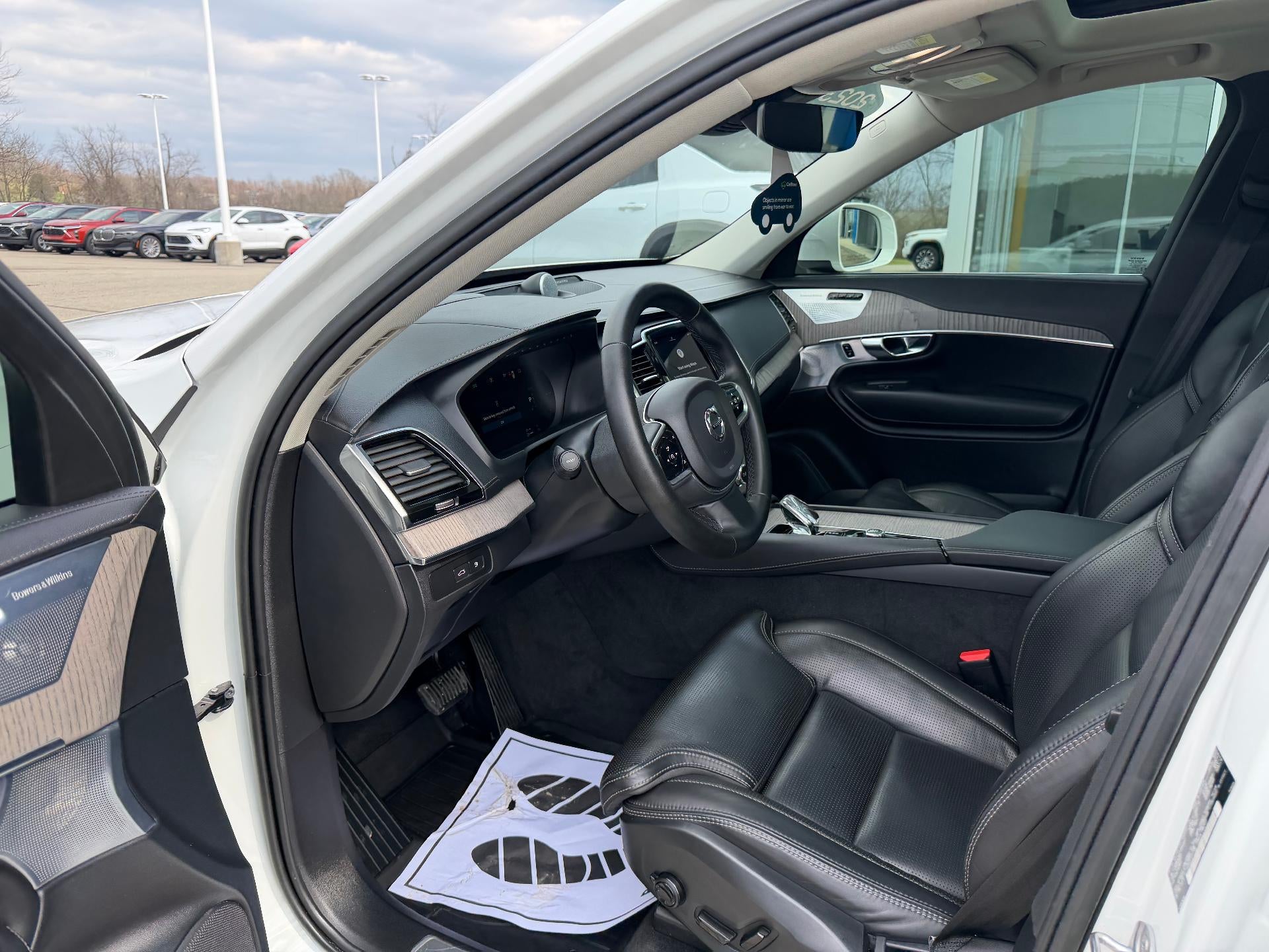 2023 Volvo XC90 Recharge Plug-In Hybrid T8 Ultimate Bright Theme 7-Seater