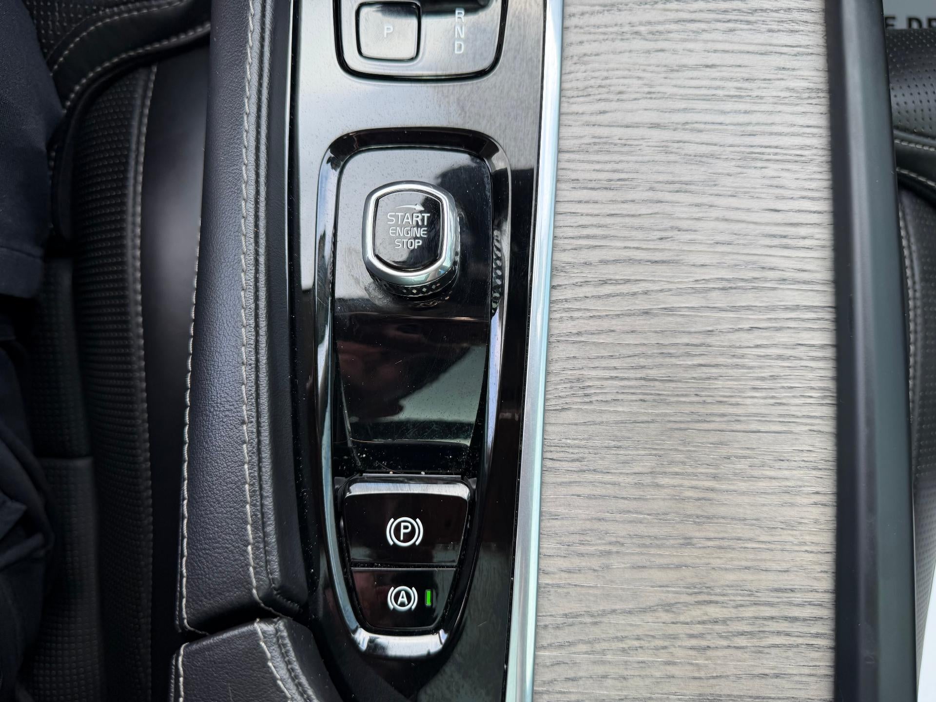 2023 Volvo XC90 Recharge Plug-In Hybrid T8 Ultimate Bright Theme 7-Seater