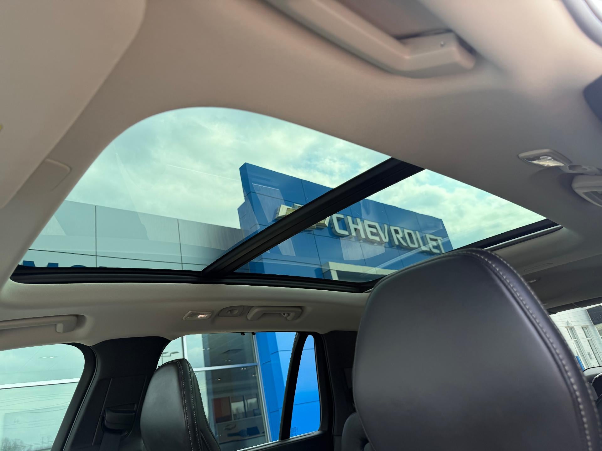 2023 Volvo XC90 Recharge Plug-In Hybrid T8 Ultimate Bright Theme 7-Seater