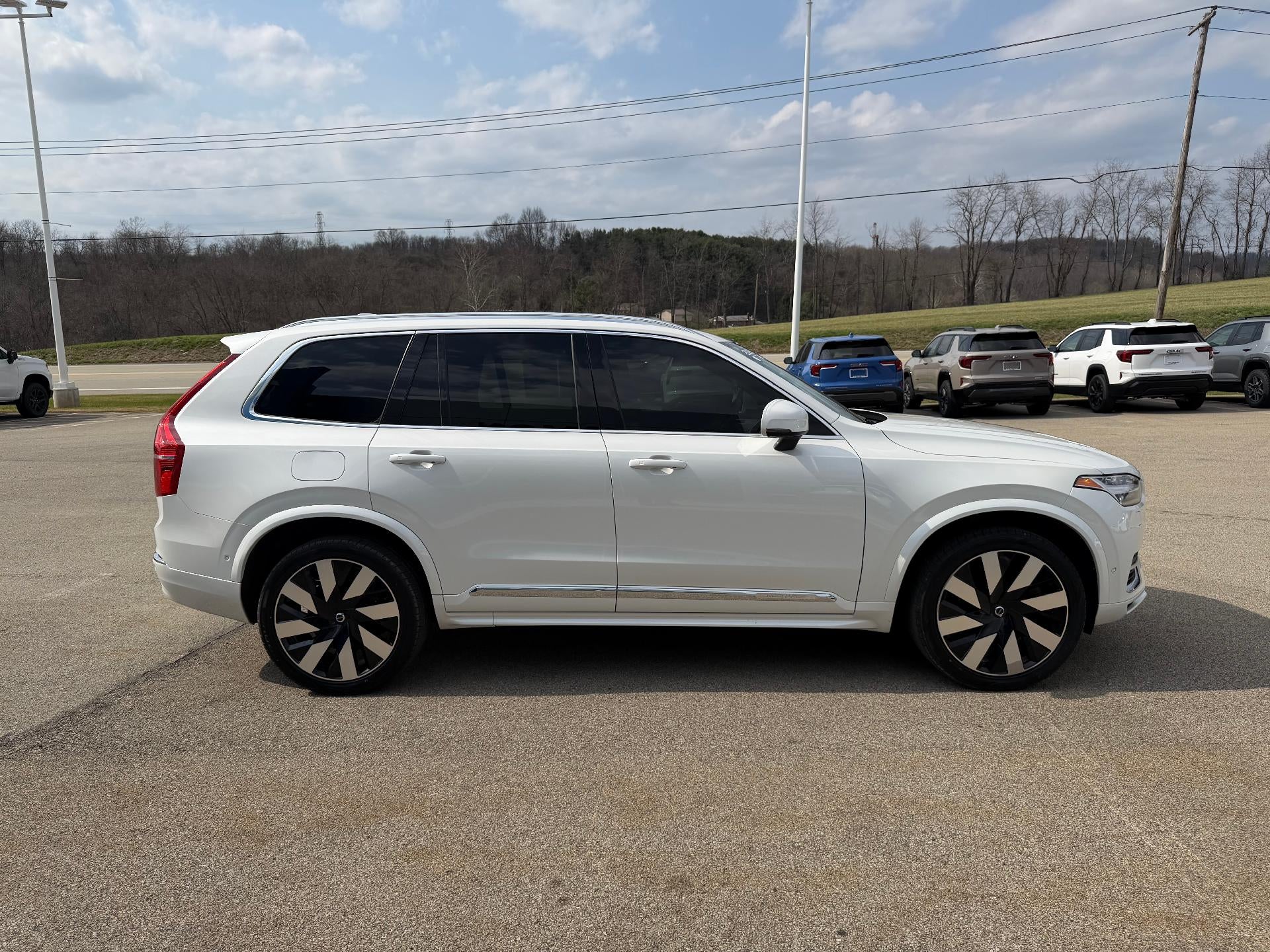 2023 Volvo XC90 Recharge Plug-In Hybrid T8 Ultimate Bright Theme 7-Seater